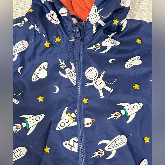 Holly & Beau color changing raincoat with pockets in size 5/6Y and EUC. - Picture 2 of 4